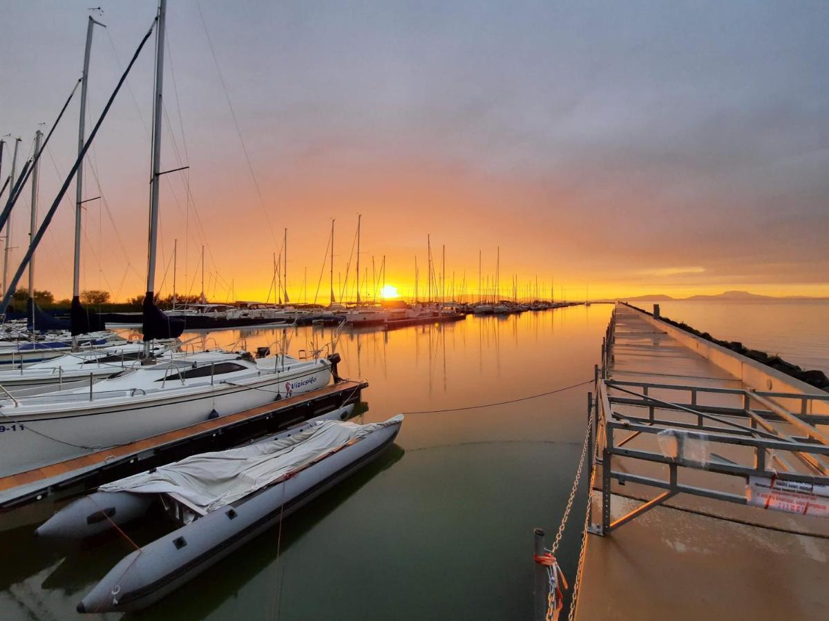Marica Apartman Balatonfenyves Exteriör bild