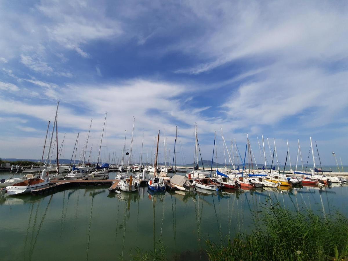 Marica Apartman Balatonfenyves Exteriör bild